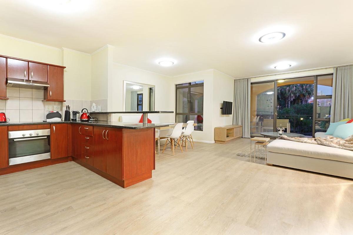 Capri 101 By Hostagents Apartment เคปทาวน์ ภายนอก รูปภาพ